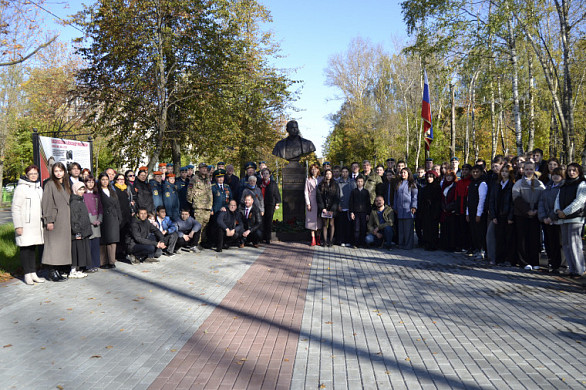 Торжественный митинг прошел около бюста маршала Александра Василевского в Иванове